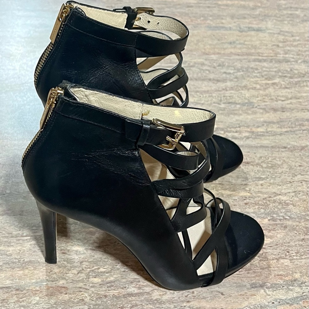 Michael Kors heeled leather sandals. - Picture 6 of 16